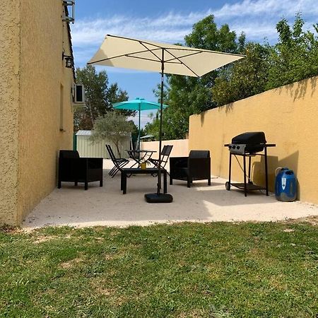 Loue Studio Dans Une Villa Avec Piscine Terrasse Saint-Theodorit Exterior foto